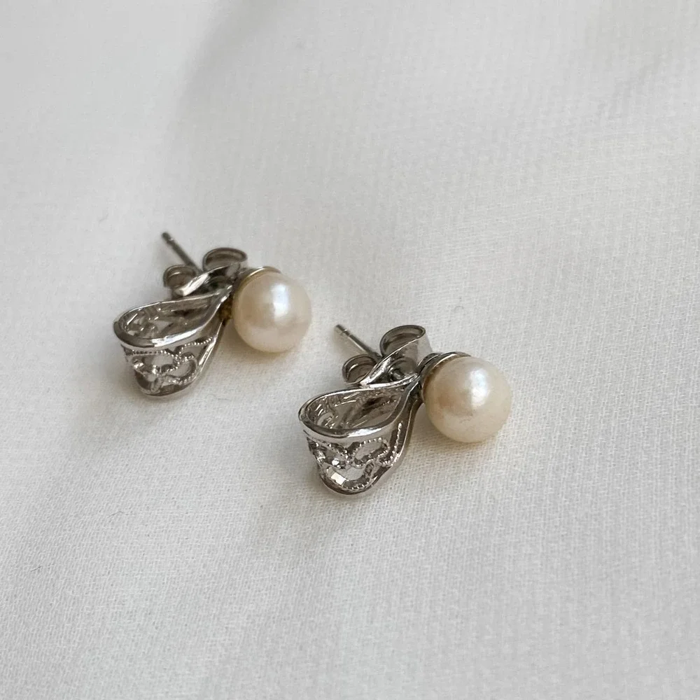 VTG Ivory Pearl Silver Loop Earrings